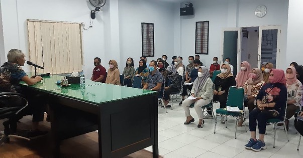 Evaluasi Kinerja dan Pengarahan pada seluruh pegawai disetiap bidang pada Kejaksaan Negeri Palopo.Dipimpin langsung oleh Bapak Agus Riyanto, S.H. Kajari Palopo, bertempat di Aula Kantor Kejaksaan Negeri Palopo............Jum’at 01 April 2022🏼#asnkejaksaan #kejaksaanagung #kejaksaanri #kejaksaannegeripalopo #pegawaikejaksaan