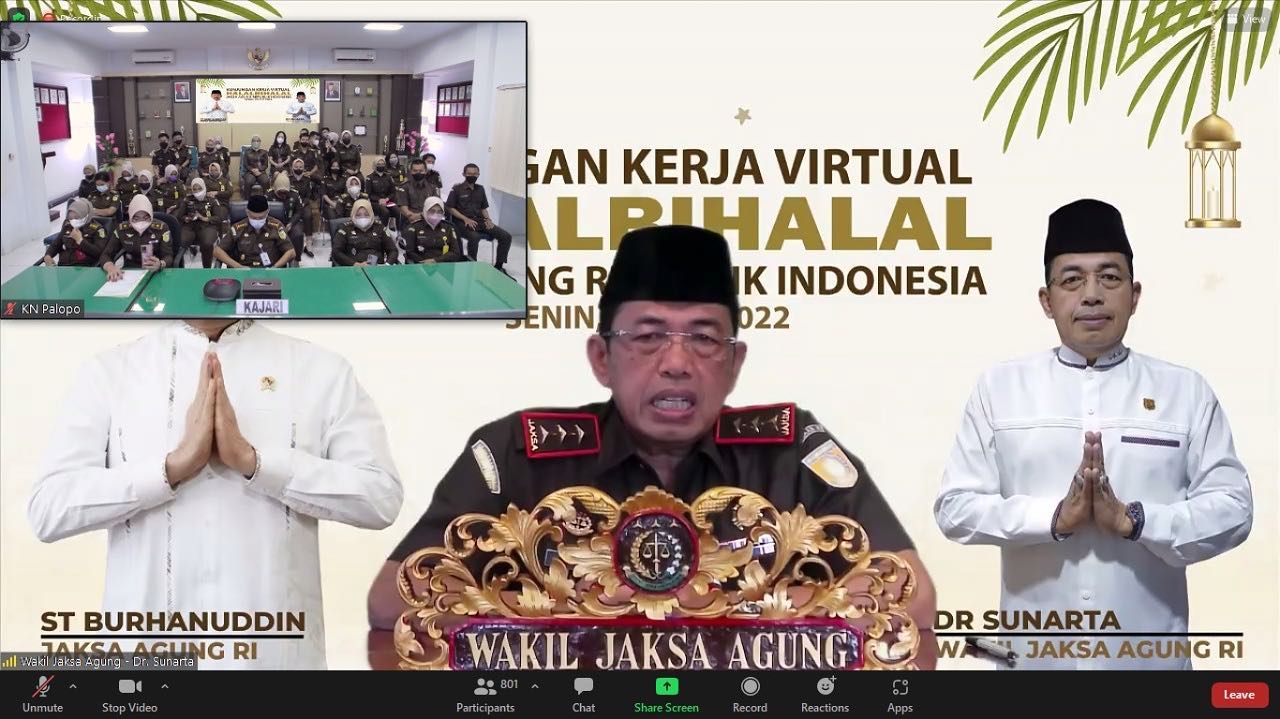 Kepala Kejaksaan Negeri Palopo beserta Para Kasi Kasubag dan seluruh Pegawai Kejaksaan Negeri Palopo bertempat di Aula Kantor Kejaksaan Negeri Palopo mengikuti Kunjungan Kerja Virtual Halal Bihalal Jaksa Agung Republik Indonesia yang disampaikan oleh Wakil Jaksa Agung Republik Indonesia 🏼🏼🏼......... Palopo Senin, 09 Mei 2022#minalaidzinwalfaidzin #kunkerjaksaagungri2022 #kunkerjaksaagungri #asnkejaksaan #kejaksaanri #kejaksaanagung #kejaksaannegeripalopo