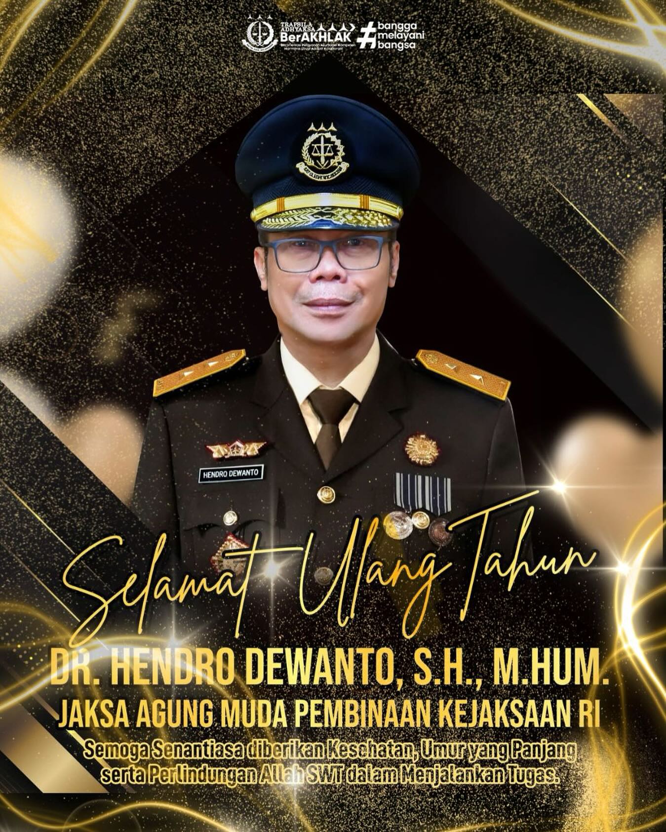 KEJARI PALOPO, Palopo— Kepala Kejaksaan Negeri Palopo, Sinyo Redy Benny Ratag, S.H., M.H. Minggu (16/11/2025) beserta jajaran mengucapkan Selamat Ulang Tahun Bapak Dr. Hendro Dewanto, S.H., M. Hum. ( Jaksa Agung Muda Pembinaan Kejaksaan RI) semoga senantiasa diberikan kesehatan, umur yang panjang, serta perlindungan Allah SWT dalam menjalankan tugas.
